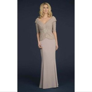NWT Alexander by Daymor quarter sleeve gown